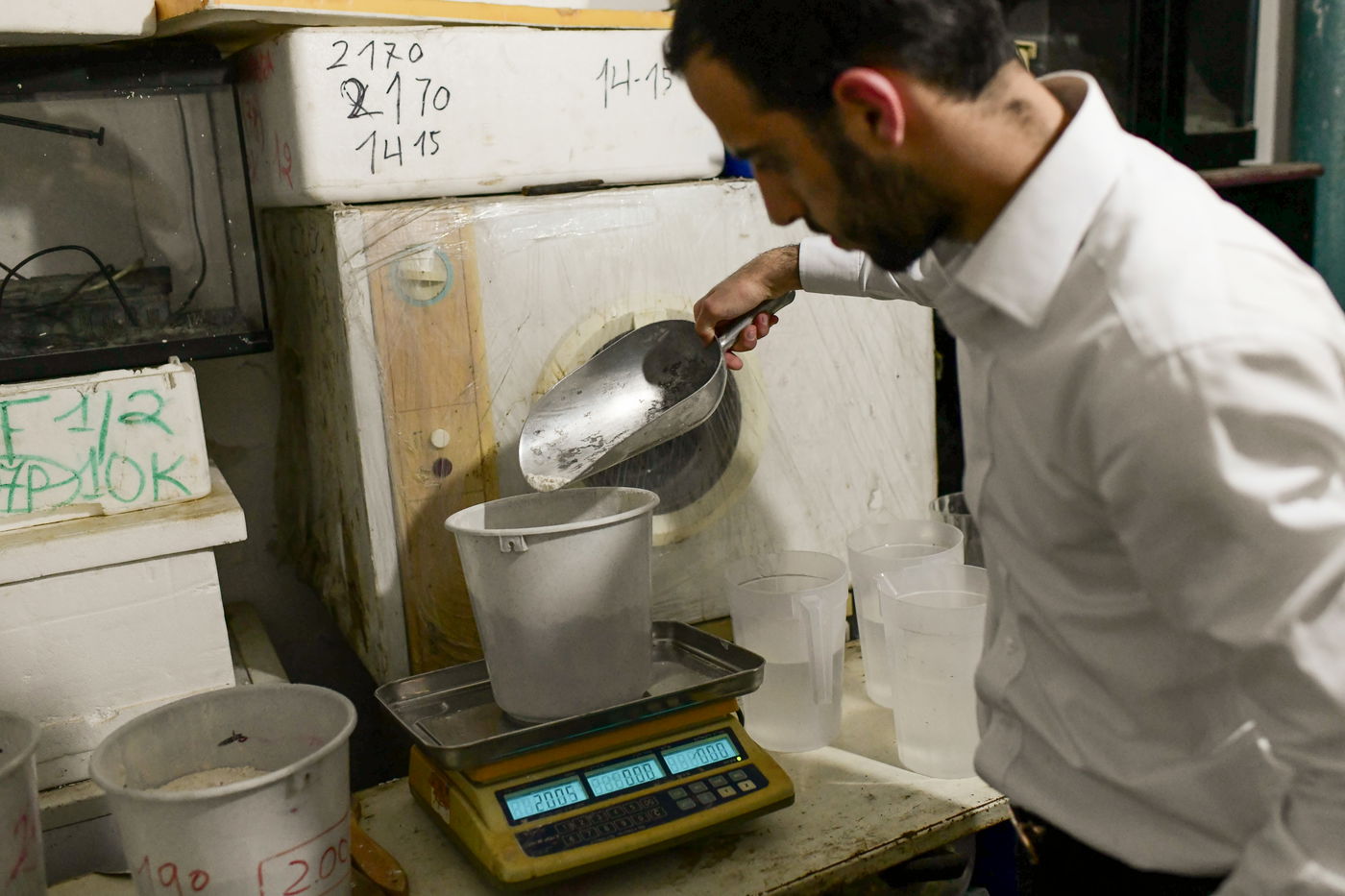 תיעוד מיוחד: אפיית המצות השכונתית בעיר יפו | צפו