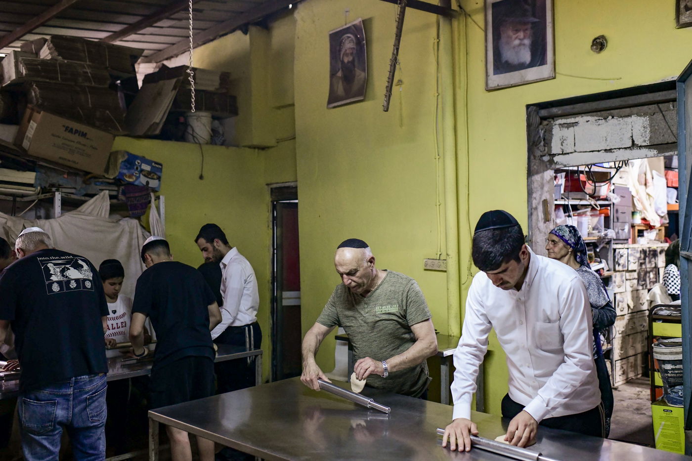 תיעוד מיוחד: אפיית המצות השכונתית בעיר יפו | צפו