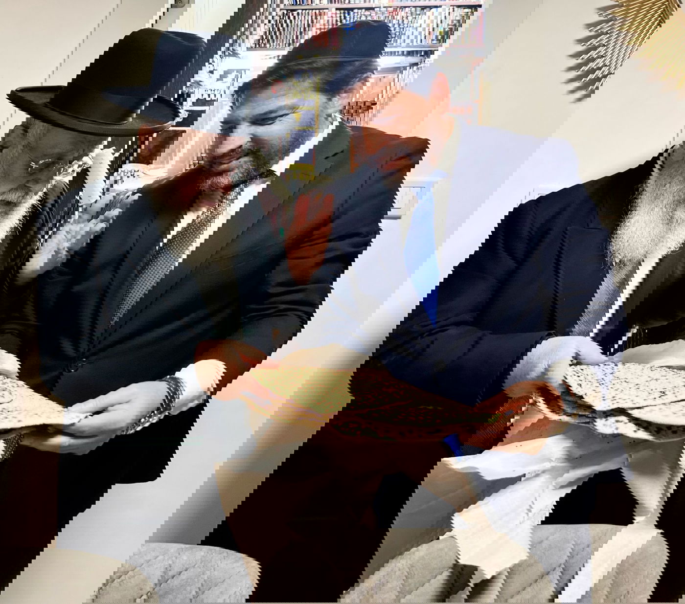 כמידי שנה: המצות של רב הסלבס לראשון לציון • צפו