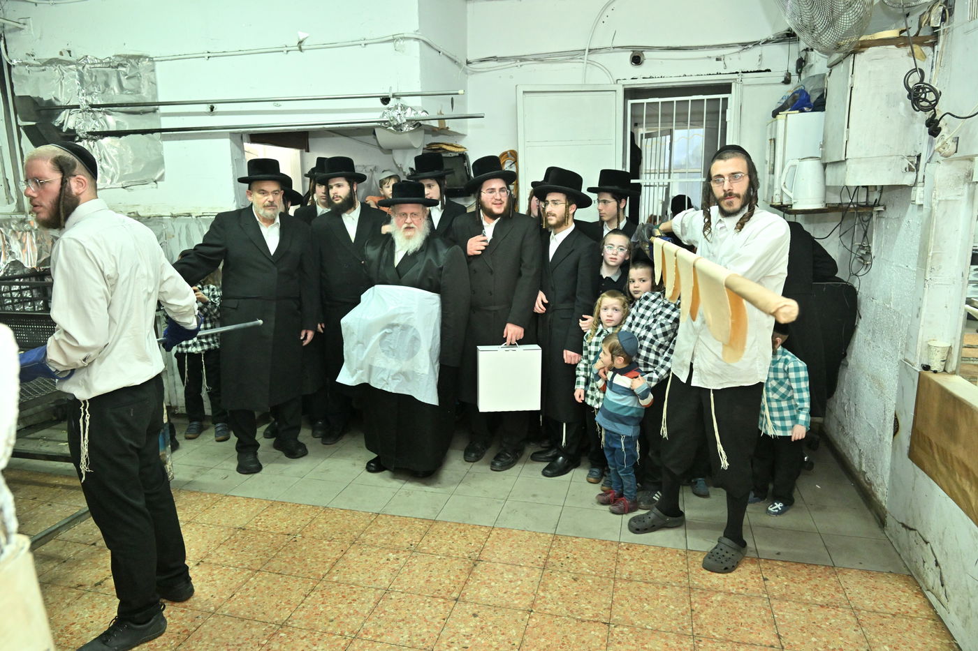 האדמו"ר מסאסוב באפיית מצות