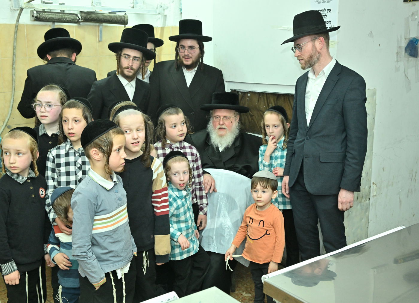 האדמו"ר מסאסוב באפיית מצות