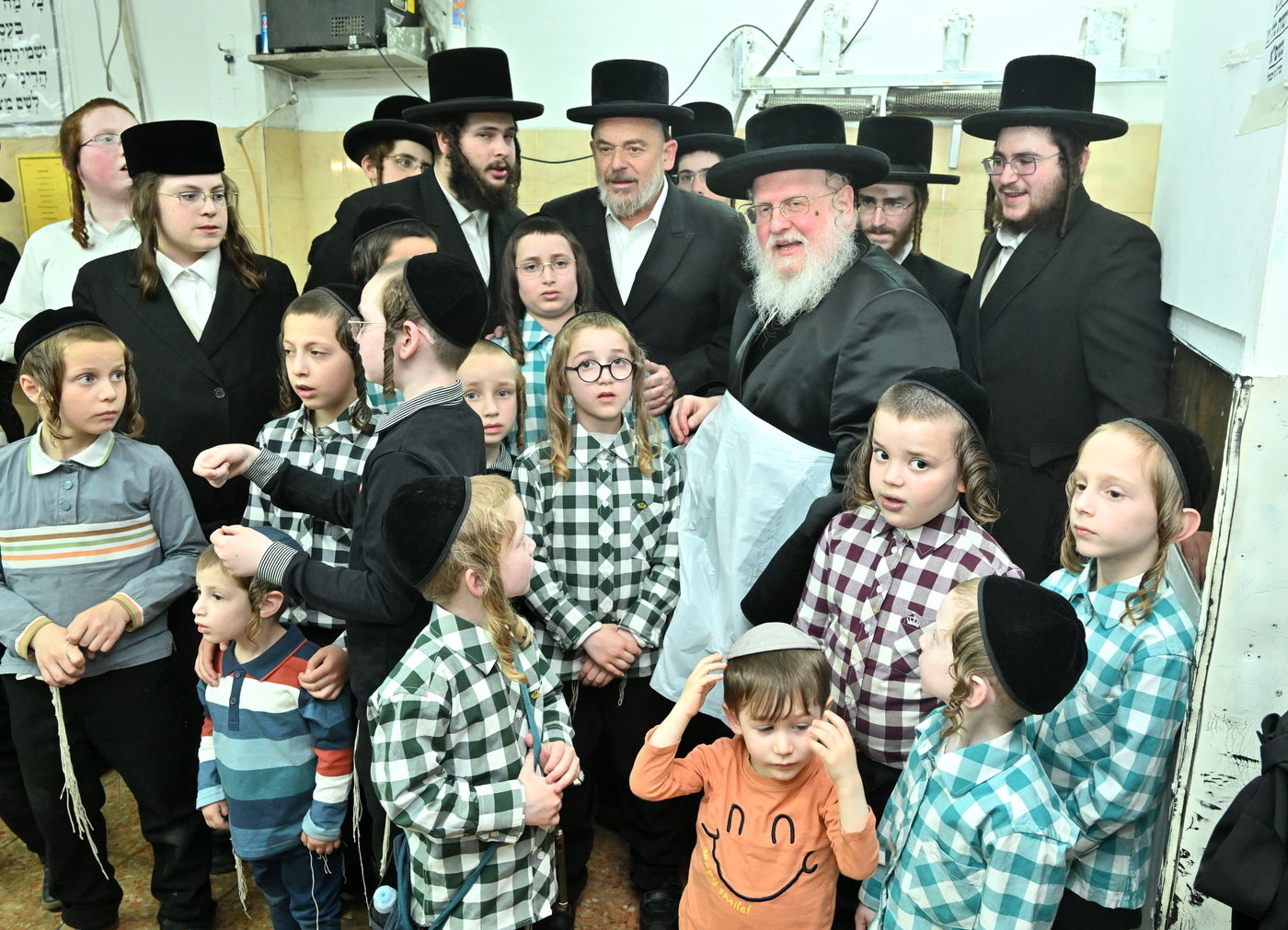 האדמו"ר מסאסוב באפיית מצות