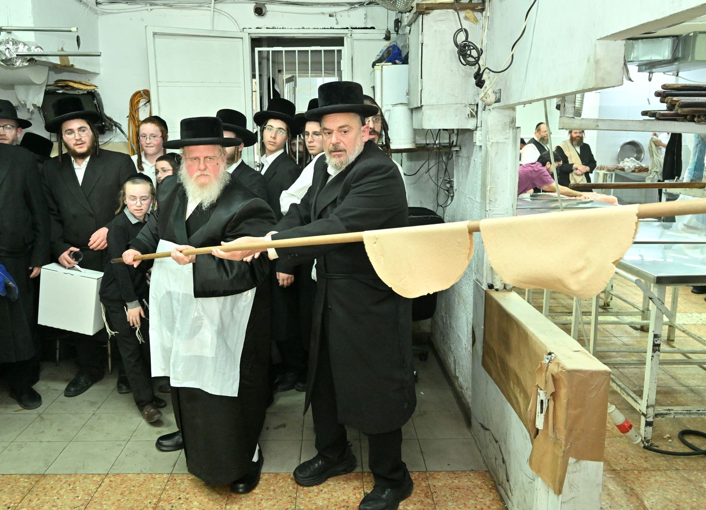 האדמו"ר מסאסוב באפיית מצות