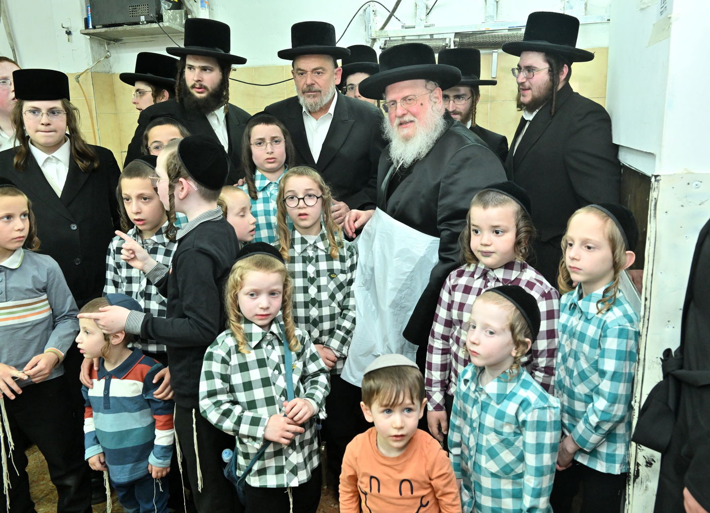 האדמו"ר מסאסוב באפיית מצות