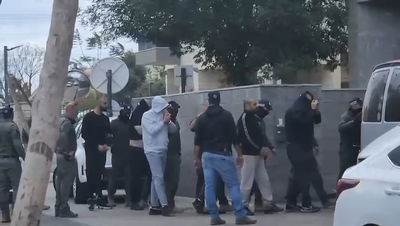 מלווים בחמושים ואבטחה כבדה: כך הובל אבו לטיף לבימ"ש