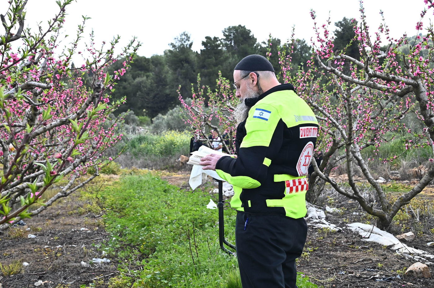 תושבי בני ברק בברכת האילנות