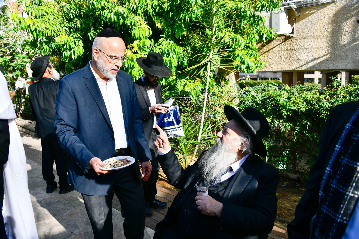 תושבי בני ברק בברכת האילנות