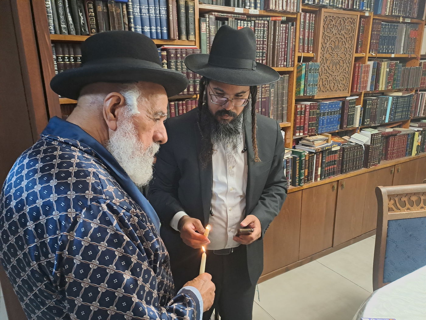 הגאון רבי שלמה מחפוד בבדיקת חמץ