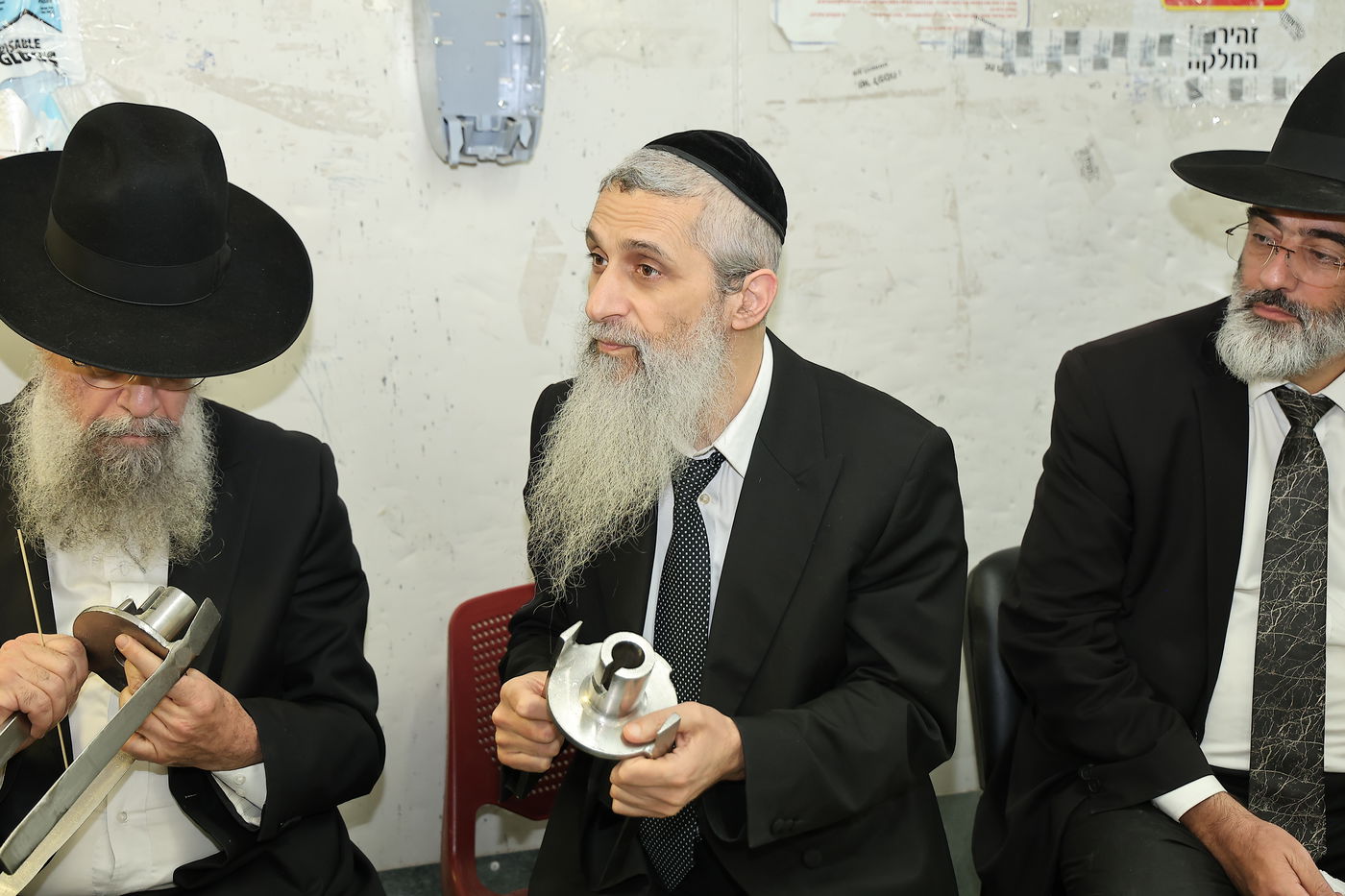 הגאון רבי מסעוד בן שמעון במאפיית מצות מכונה