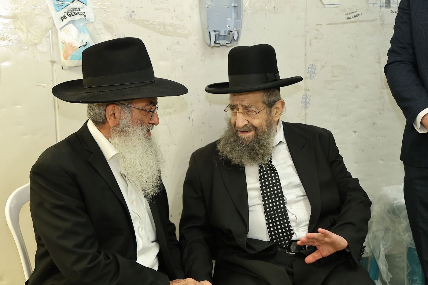 הגאון רבי מסעוד בן שמעון במאפיית מצות מכונה