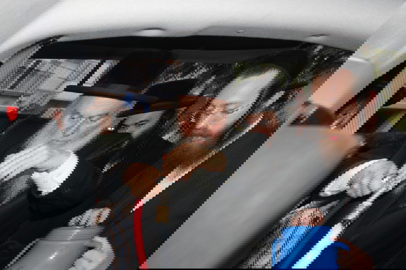 האדמו"ר מוואסלוי בשאיבת מים שלנו