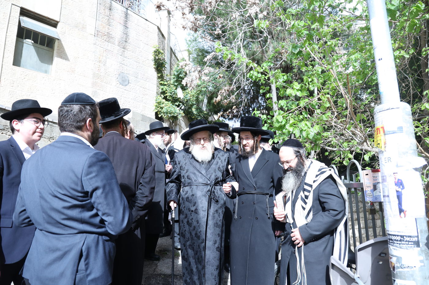 האדמו"ר מקומרנא בברכת האילנות