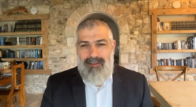 צבי יחזקאלי בפינה על פרשת צו וחג הפסח • צפו