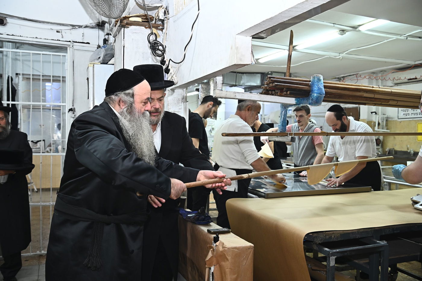 הגאון רבי סיני הלברשטאם באפיית מצות