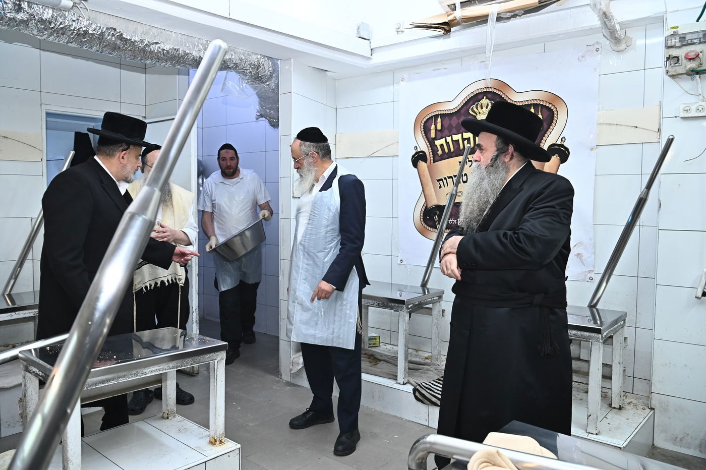 הגאון רבי סיני הלברשטאם באפיית מצות