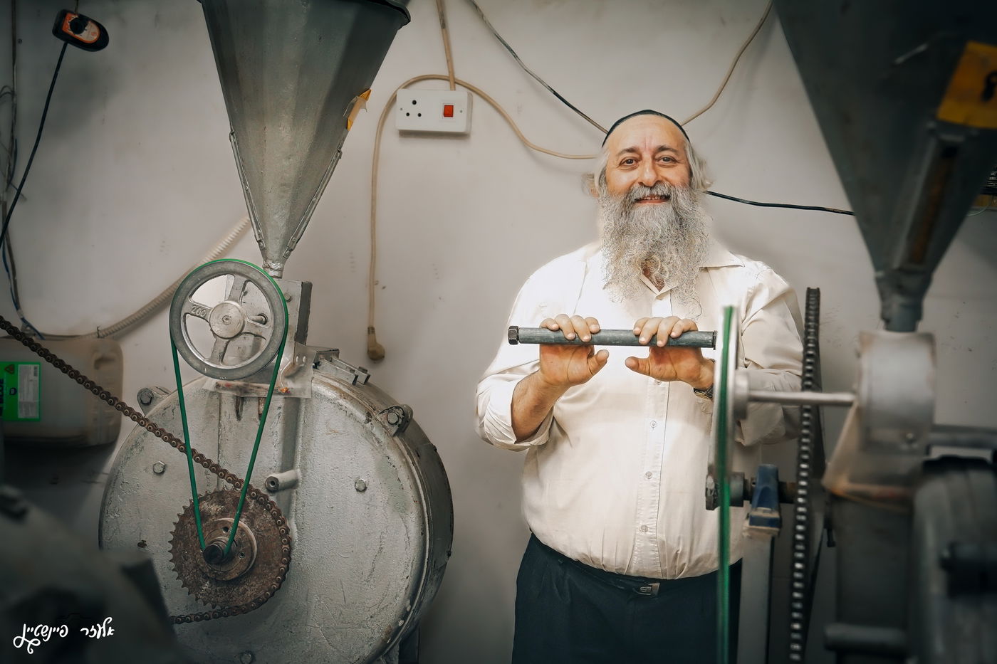 טחינת חיטים בבני ברק