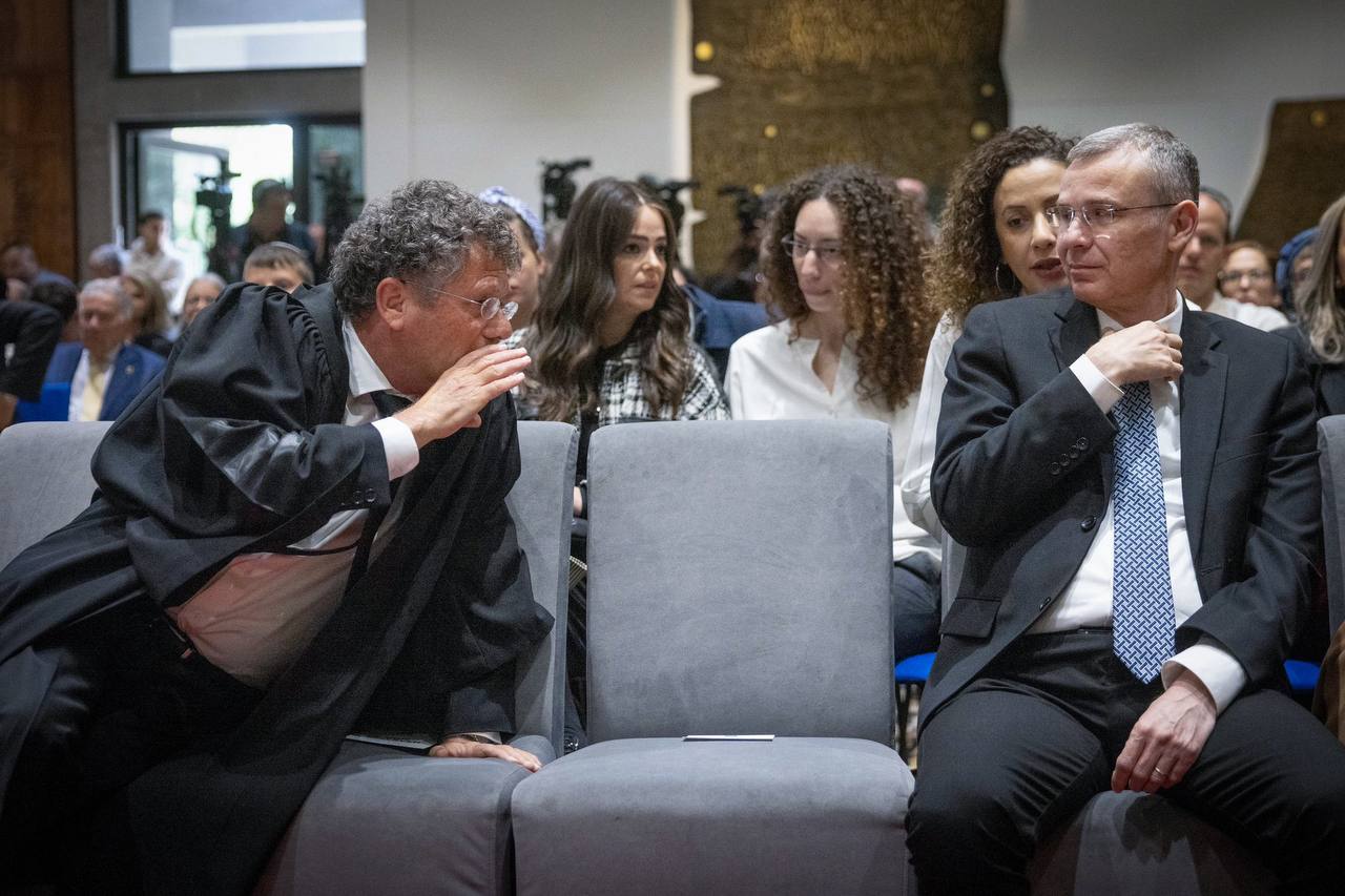 ההתעלמות של לוין מעמית בטקס ההכתרה