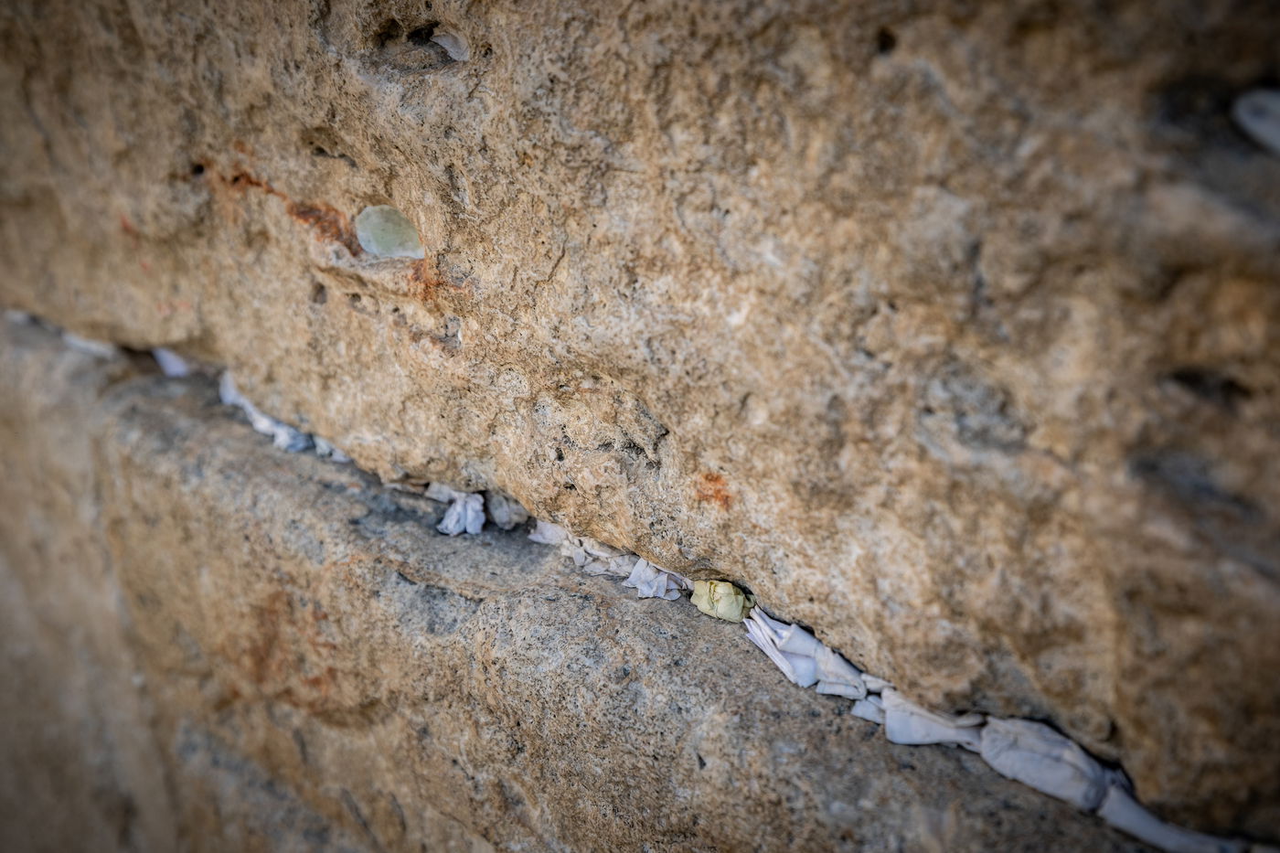 פתקים בין אבני הכותל