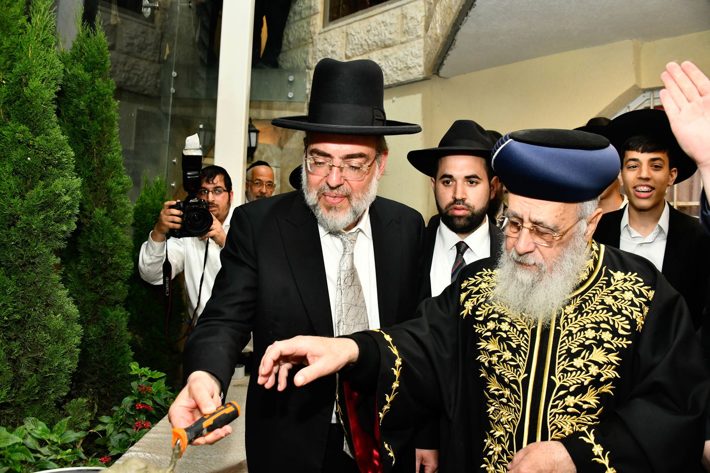 מעמד יציקת עמודי הבית הוראה ועצרת חיזוק בהיכל מרן