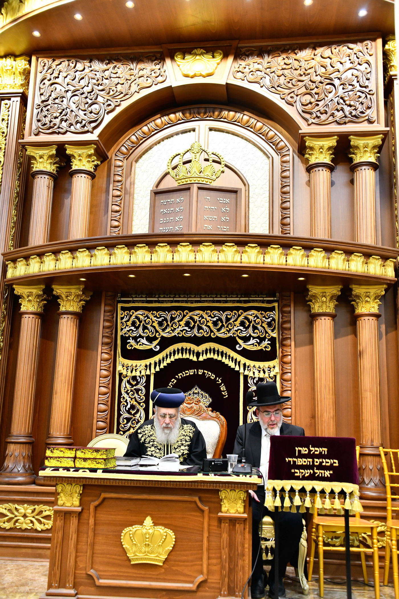 מעמד יציקת עמודי הבית הוראה ועצרת חיזוק בהיכל מרן