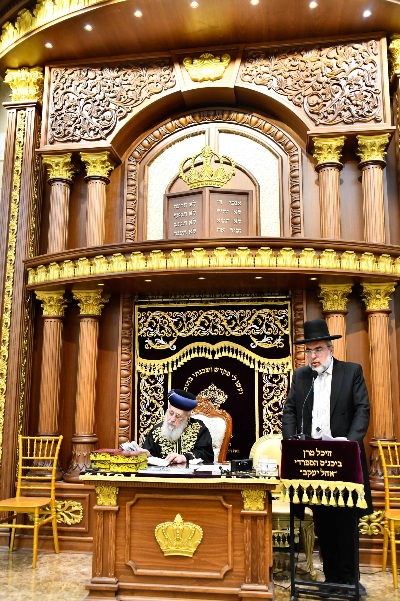 מעמד יציקת עמודי הבית הוראה ועצרת חיזוק בהיכל מרן