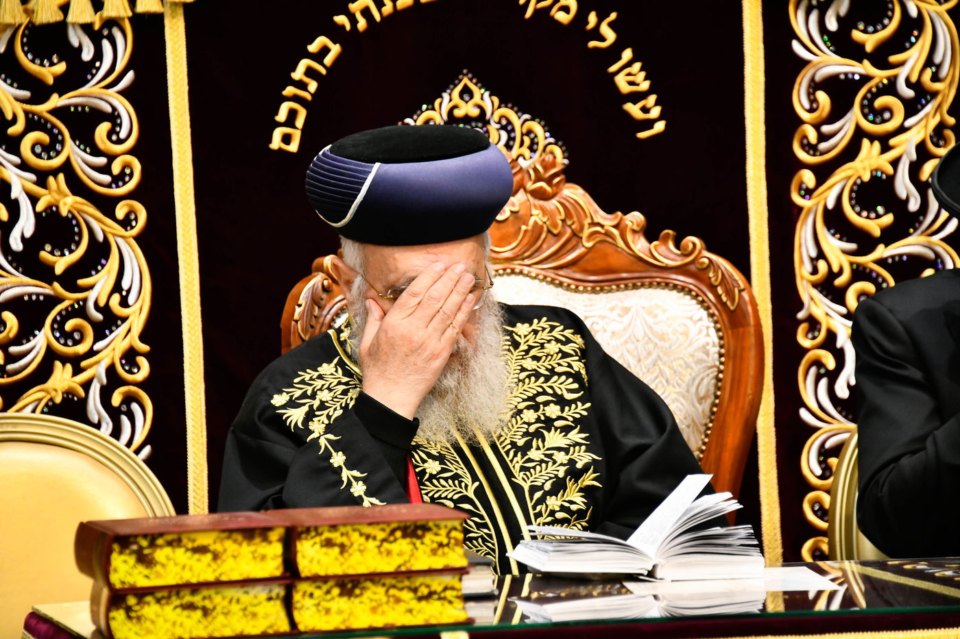 מעמד יציקת עמודי הבית הוראה ועצרת חיזוק בהיכל מרן