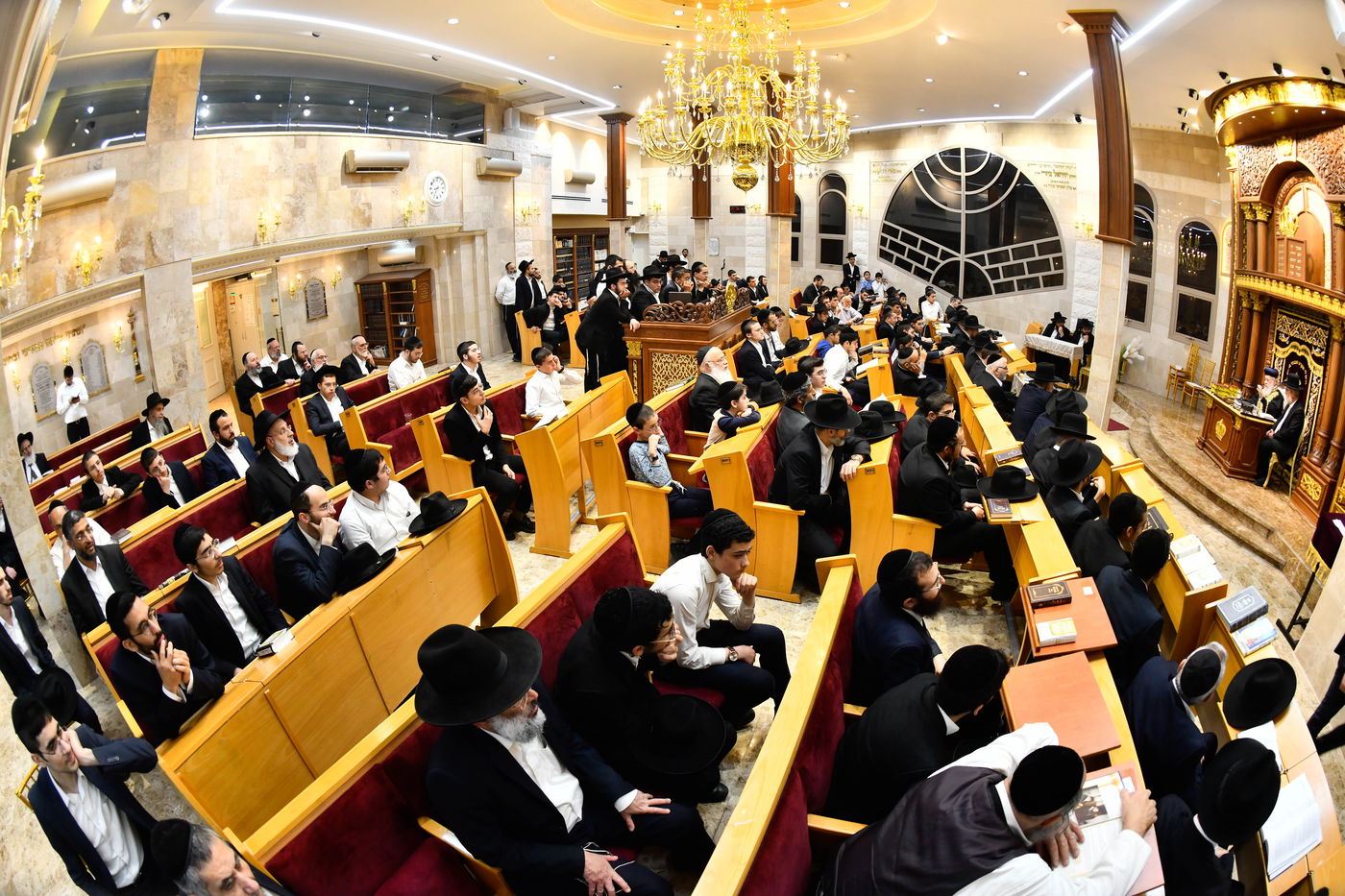 מעמד יציקת עמודי הבית הוראה ועצרת חיזוק בהיכל מרן