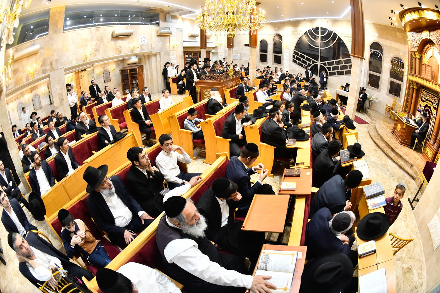 מעמד יציקת עמודי הבית הוראה ועצרת חיזוק בהיכל מרן