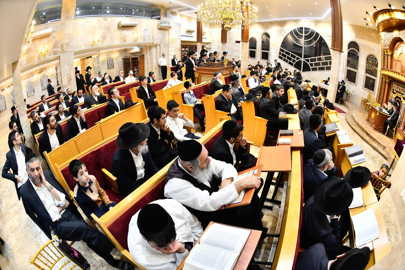 מעמד יציקת עמודי הבית הוראה ועצרת חיזוק בהיכל מרן