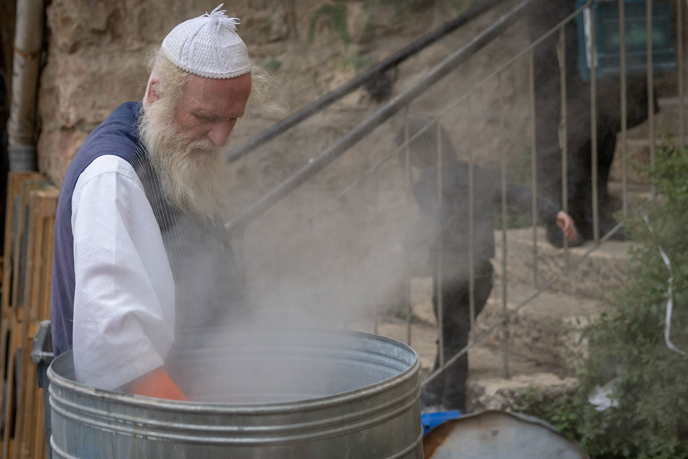 הגעלת כלים וקמחא דפסחא | מאה שערים נערכת לליל הסדר