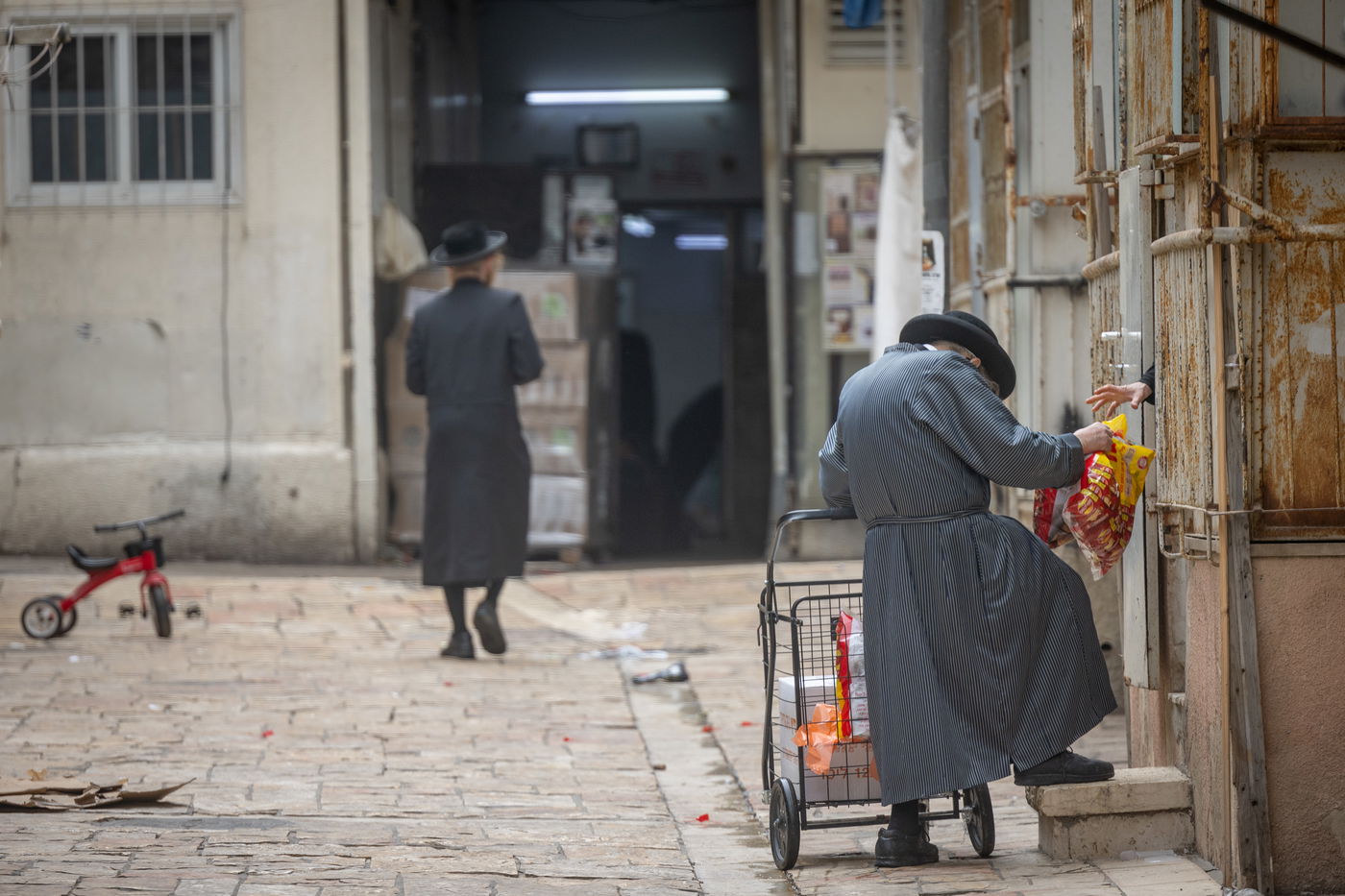 הגעלת כלים וקמחא דפסחא | מאה שערים נערכת לליל הסדר