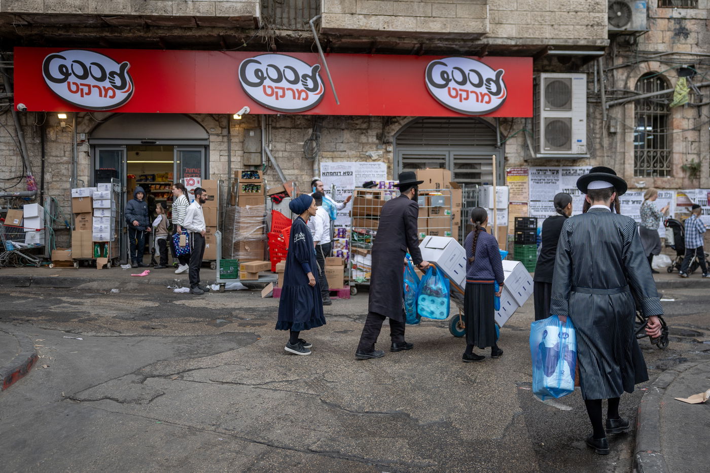 הגעלת כלים וקמחא דפסחא | מאה שערים נערכת לליל הסדר