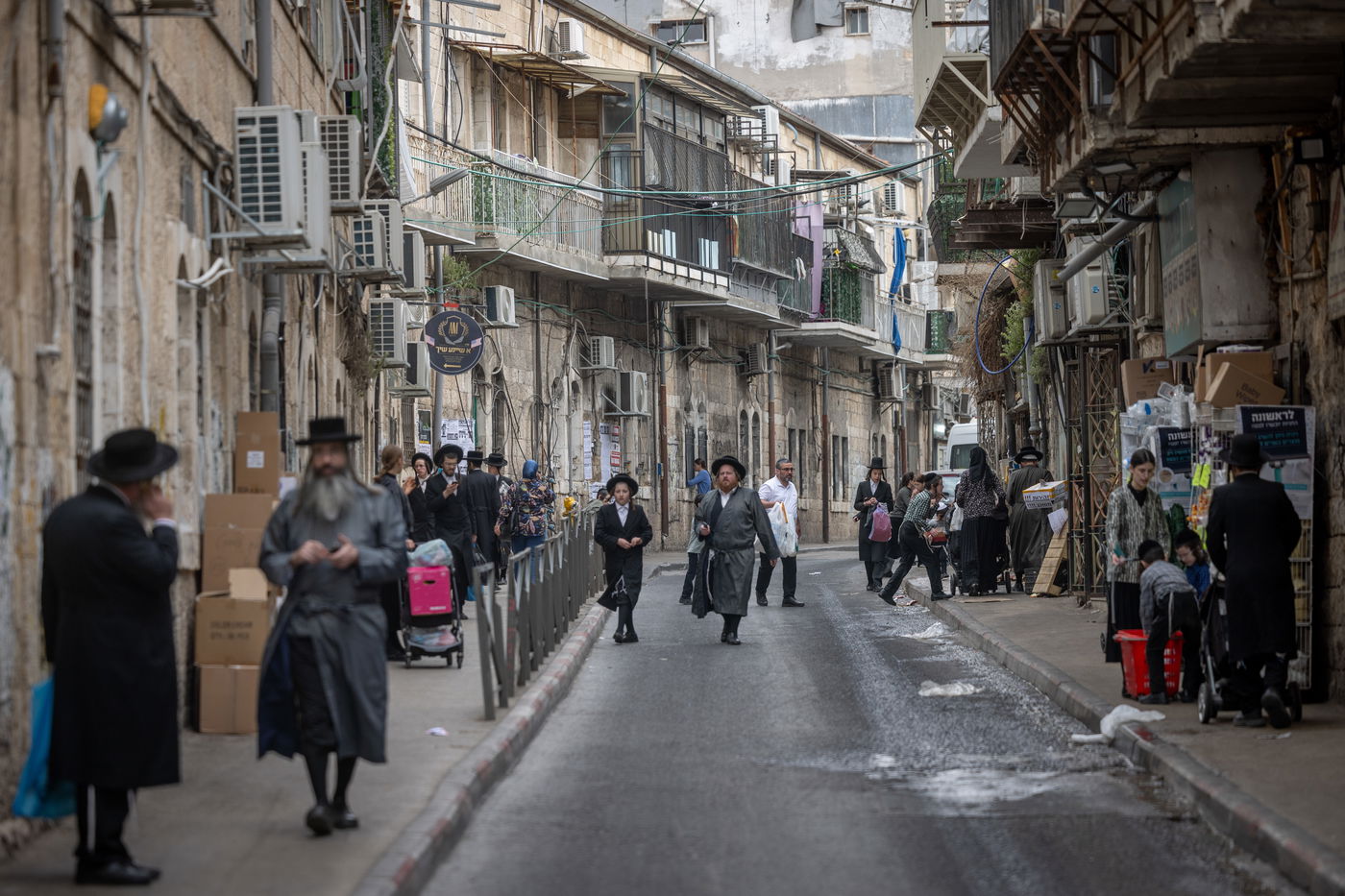 הגעלת כלים וקמחא דפסחא | מאה שערים נערכת לליל הסדר
