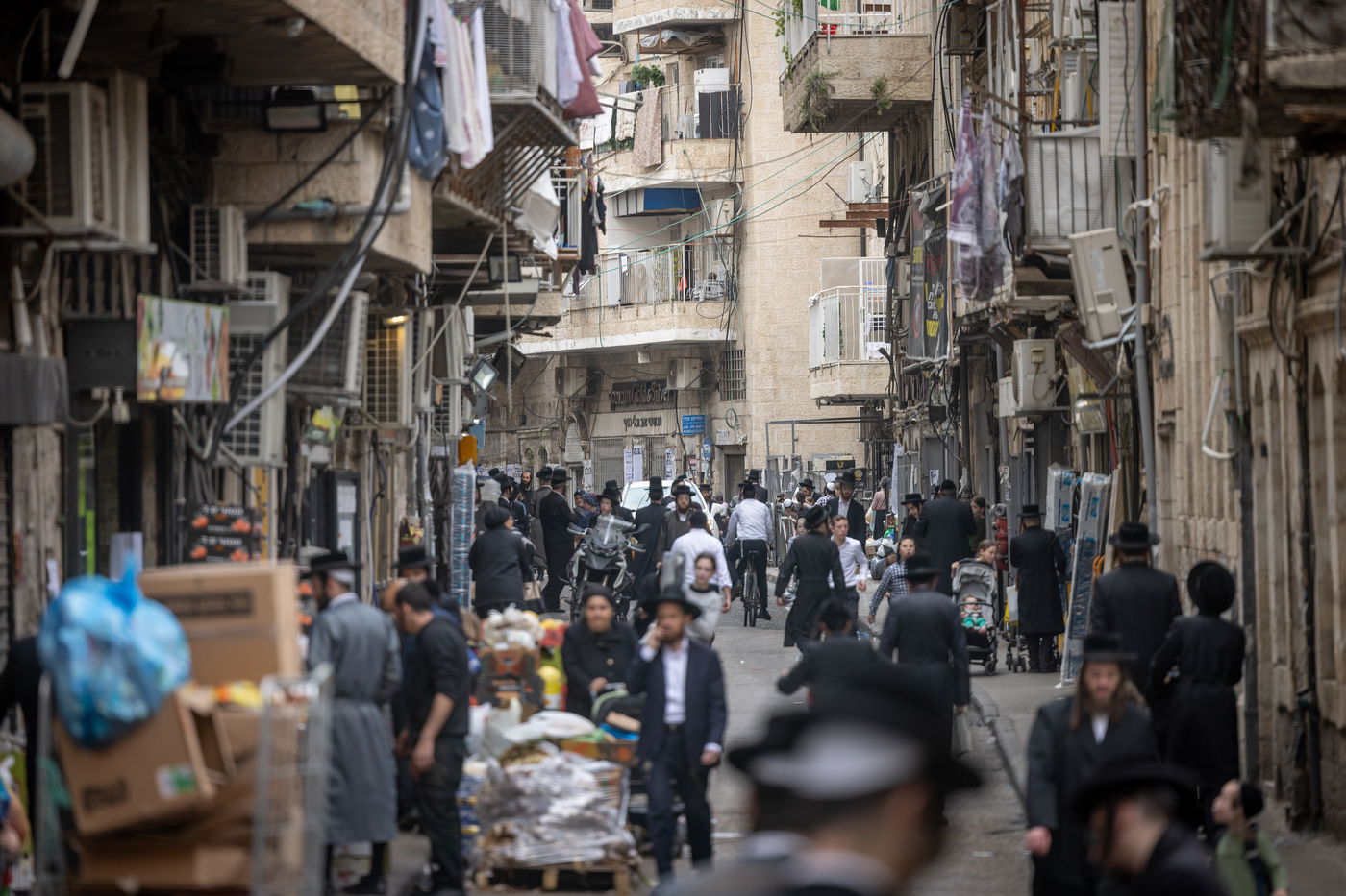 הגעלת כלים וקמחא דפסחא | מאה שערים נערכת לליל הסדר