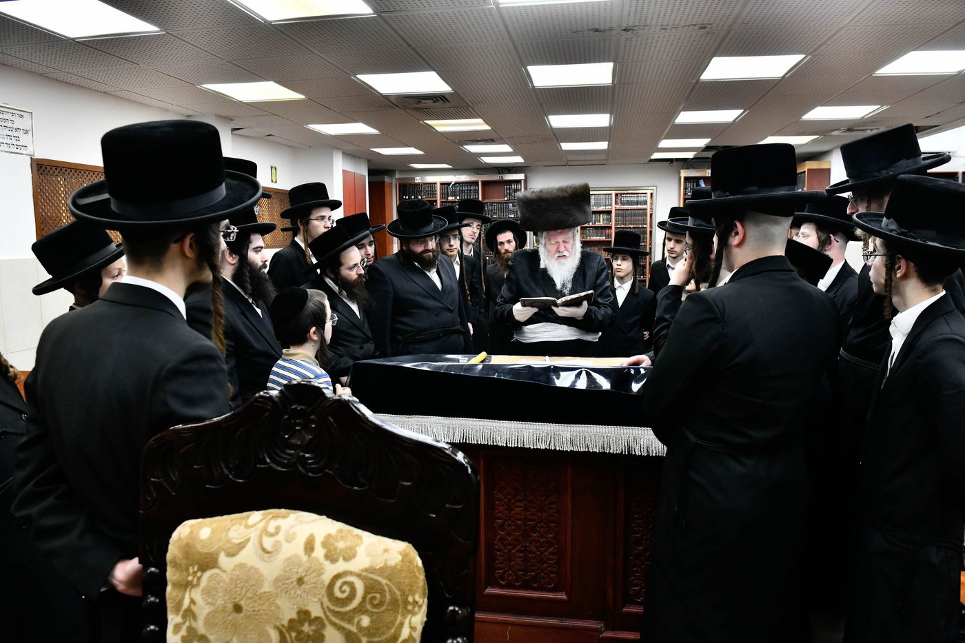 האדמו"ר מפרימשלאן בבדיקת חמץ