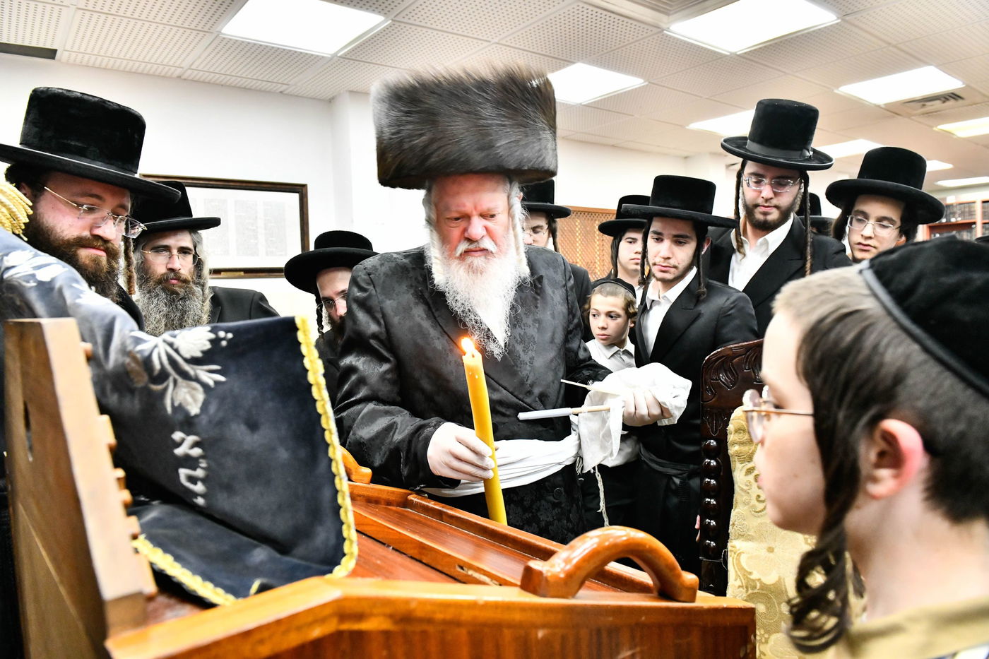 האדמו"ר מפרימשלאן בבדיקת חמץ