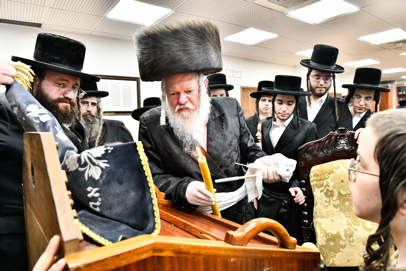 האדמו"ר מפרימשלאן בבדיקת חמץ