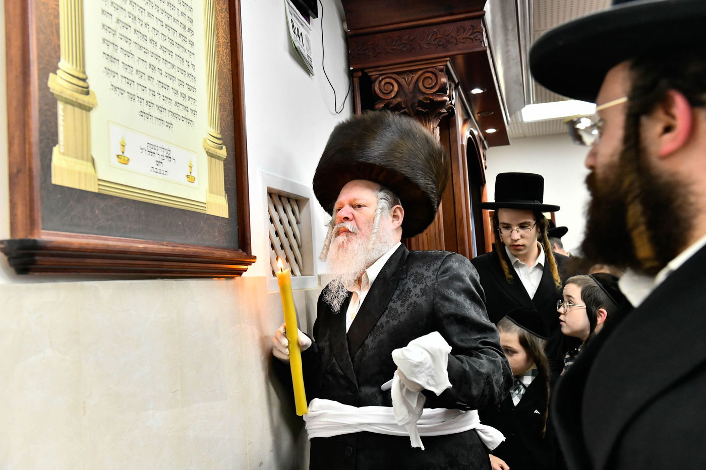 האדמו"ר מפרימשלאן בבדיקת חמץ