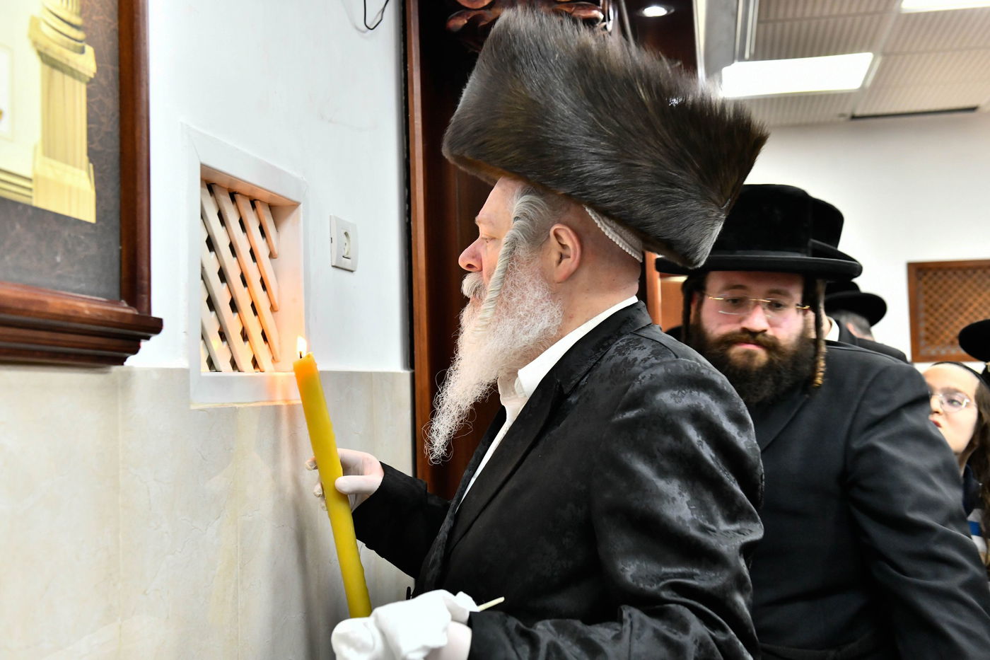 האדמו"ר מפרימשלאן בבדיקת חמץ