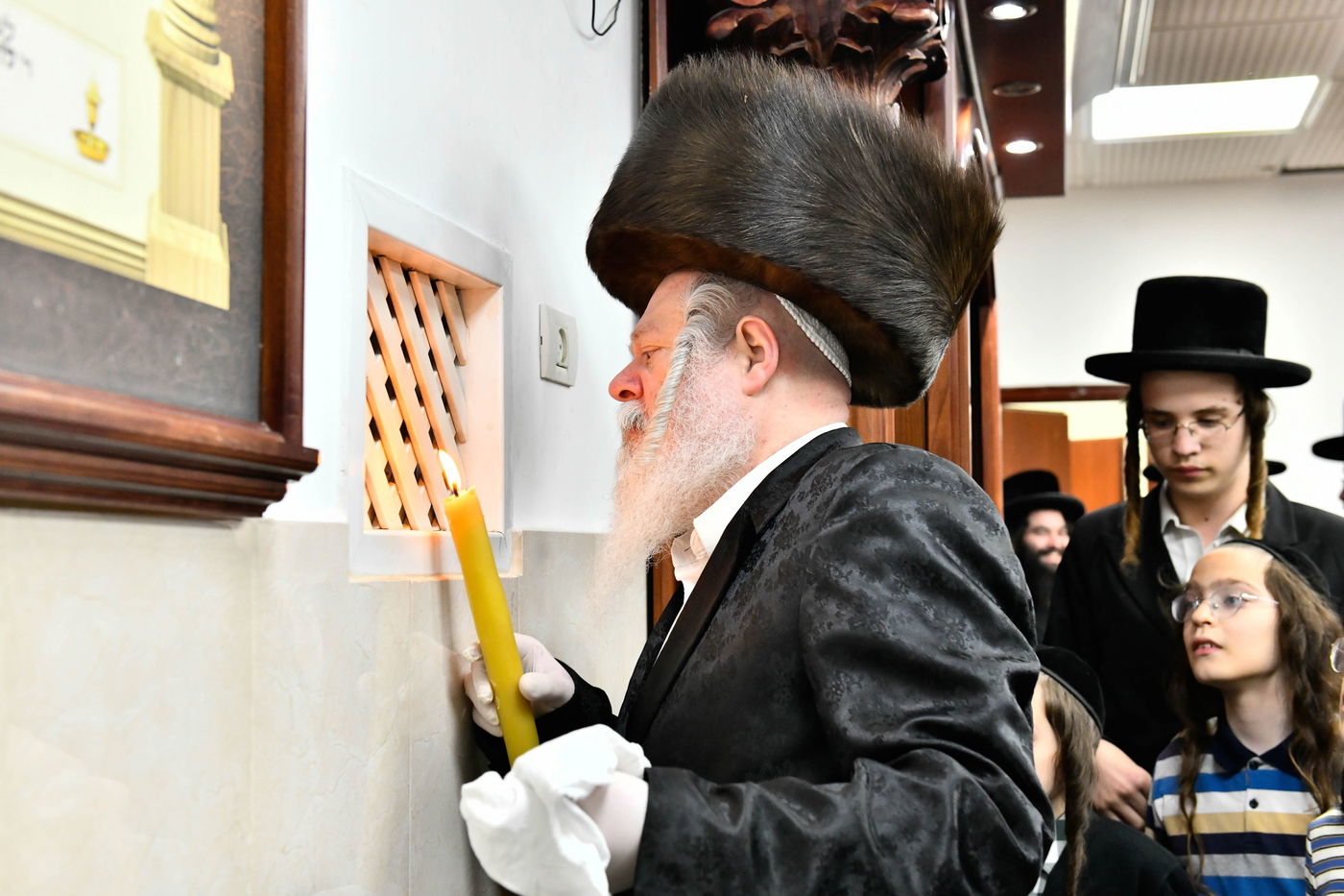 האדמו"ר מפרימשלאן בבדיקת חמץ