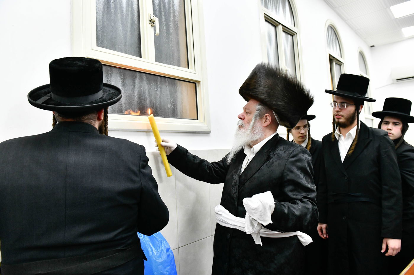 האדמו"ר מפרימשלאן בבדיקת חמץ