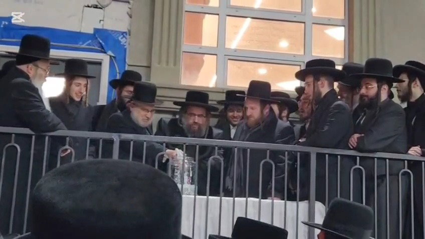 הגה"צ רבי מנחם מנדל טייטלבוים בשאיבת מים שלנו