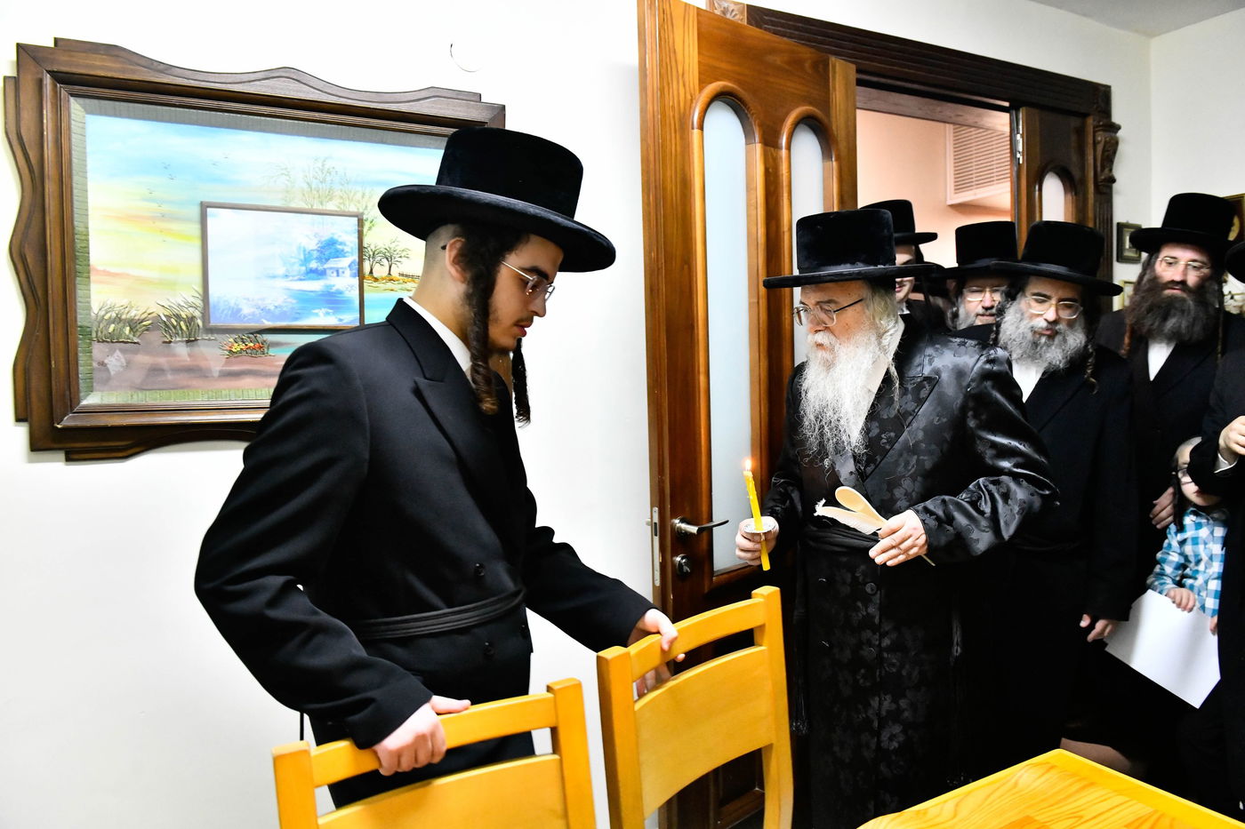 האדמו"ר מדארג בבדיקת חמץ