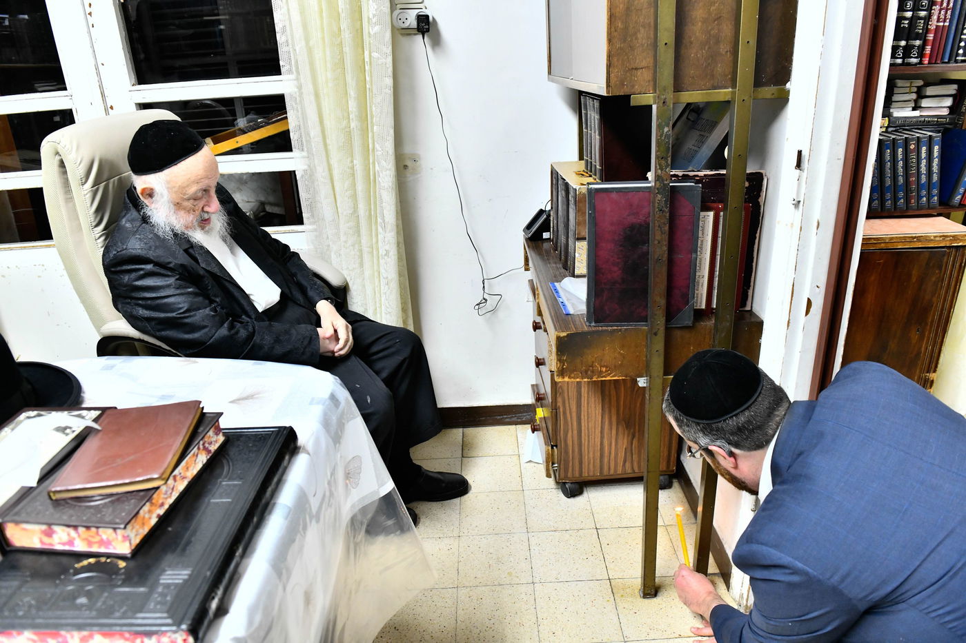 הגרב"ד פוברסקי בבדיקת חמץ