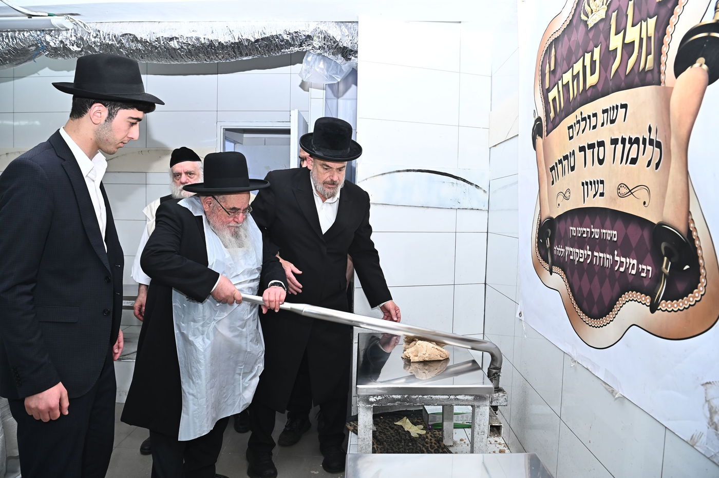 הגר"א סאלים באפיית מצות