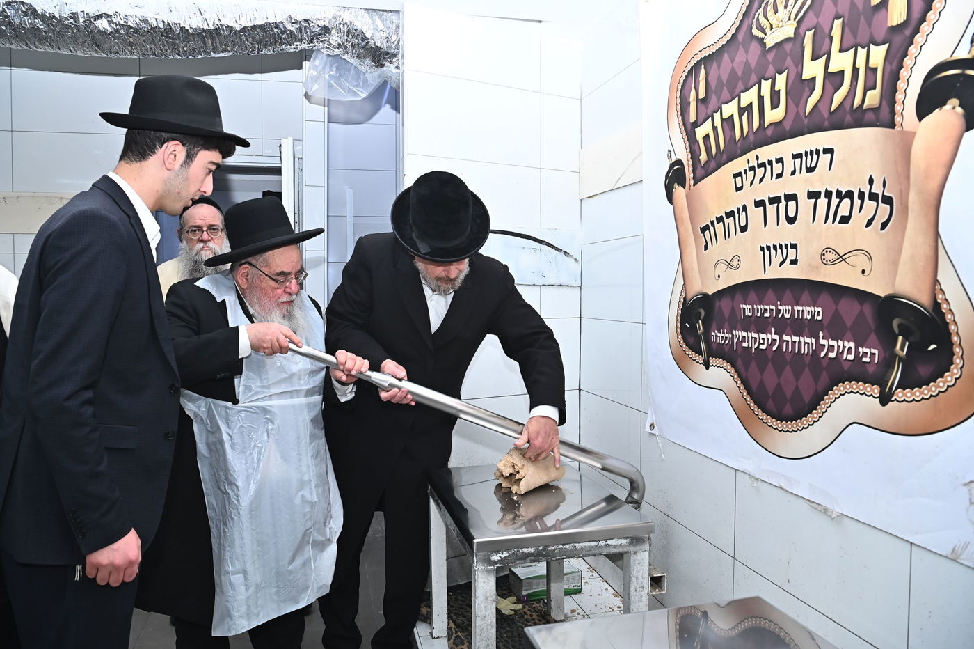 הגר"א סאלים באפיית מצות