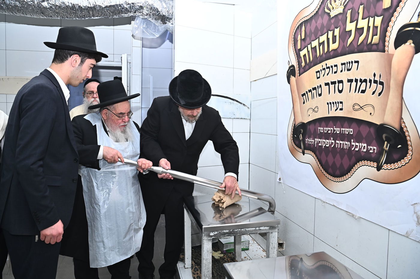 הגר"א סאלים באפיית מצות