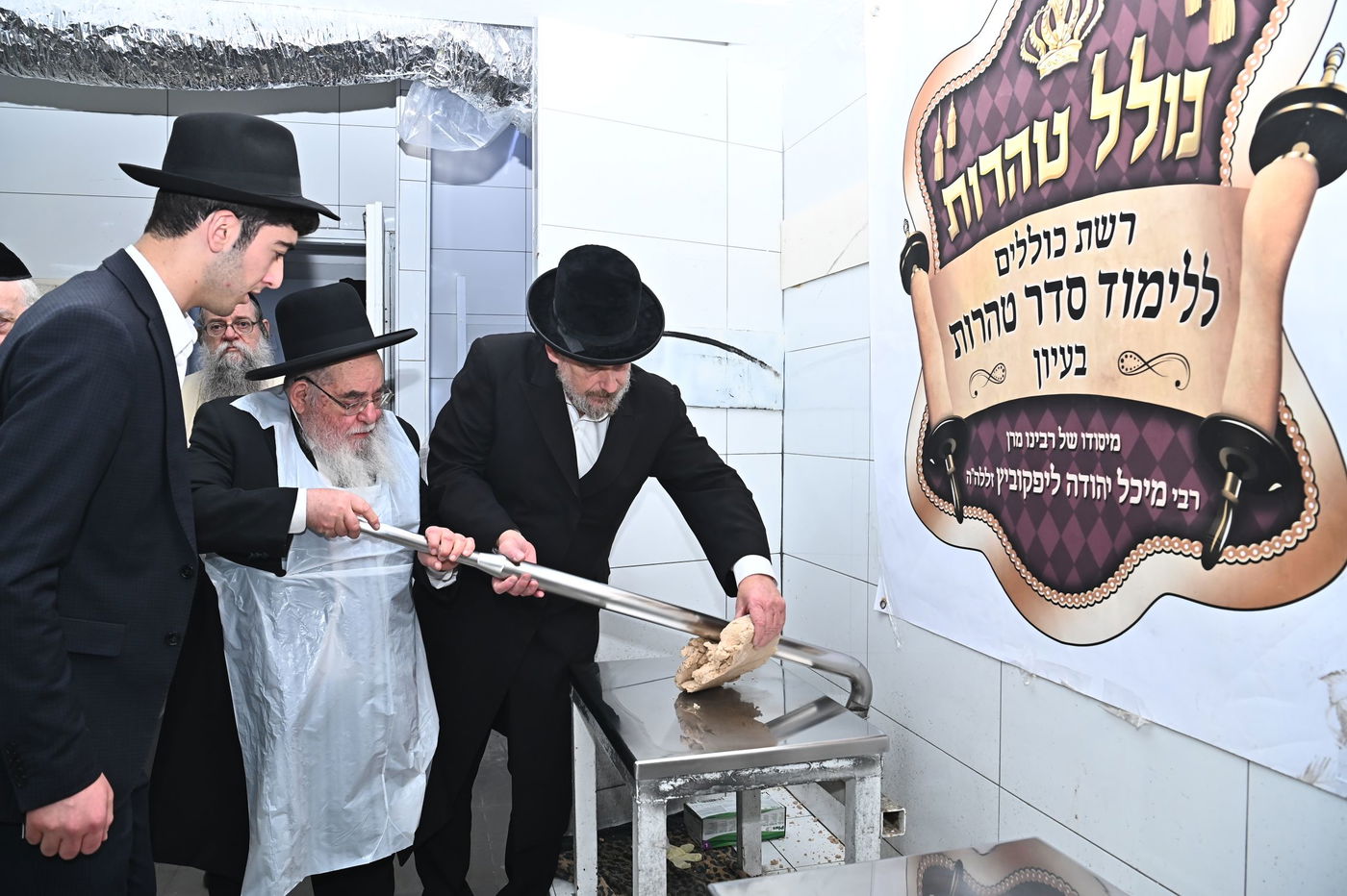 הגר"א סאלים באפיית מצות