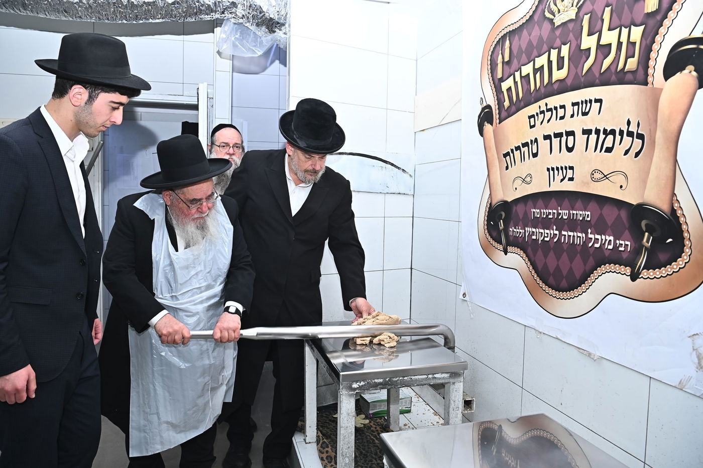 הגר"א סאלים באפיית מצות