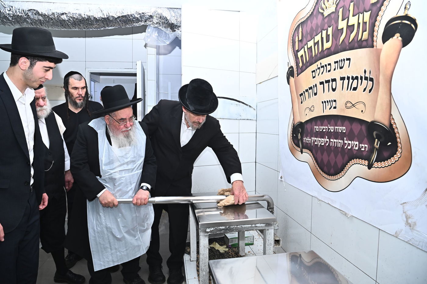 הגר"א סאלים באפיית מצות